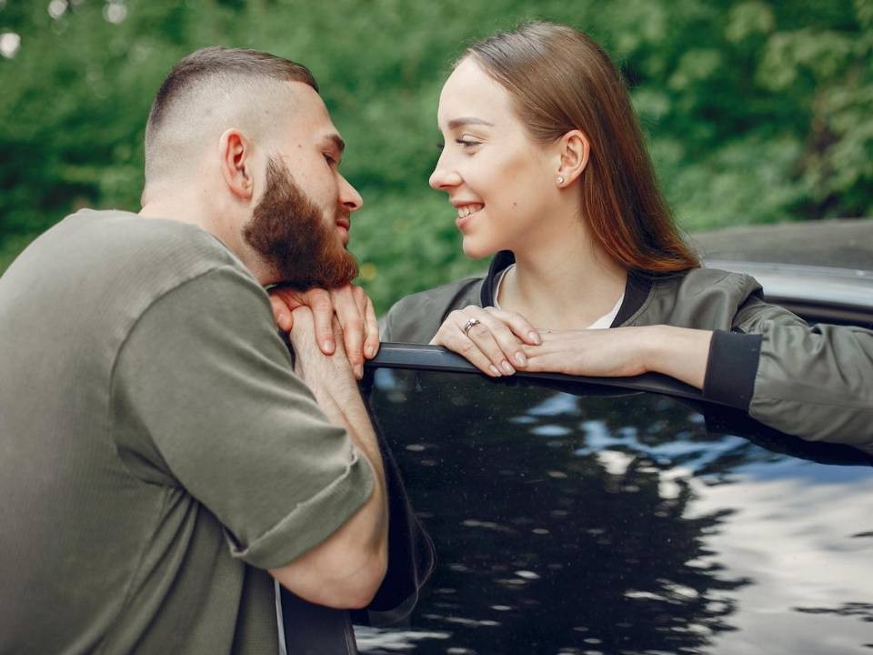 Автоюрист предупредил о последствиях интима в машине