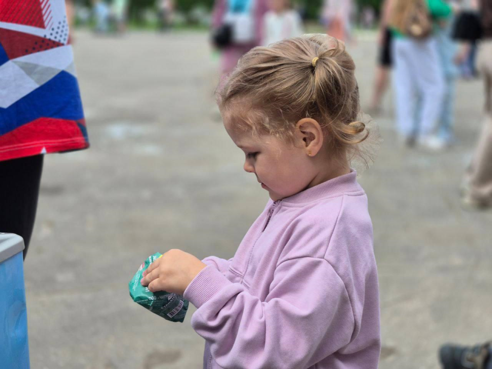Жители Подмосковья поздравили детей Донбасса с Днем защиты детей