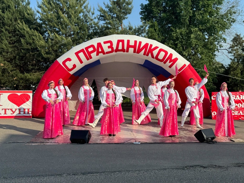 День рождения села Хатунь жители отметили праздничными гуляниями и концертом