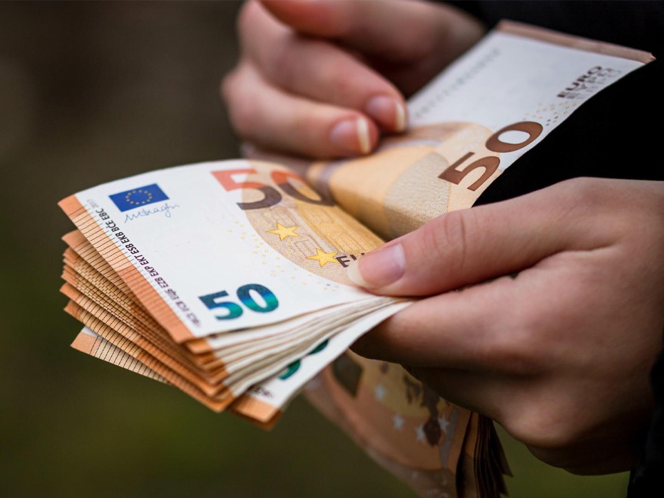 Курс евро увеличился почти на 2₽
