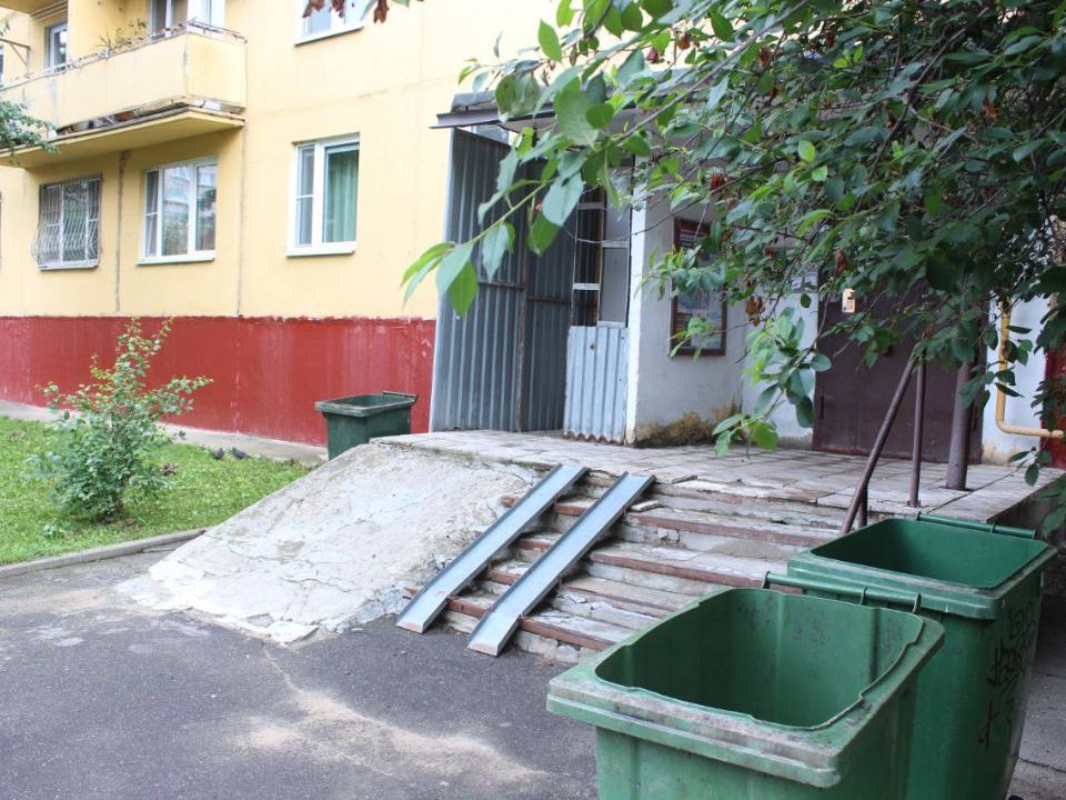 Крыльцо дома на улице Полевой отремонтируют в течение лета