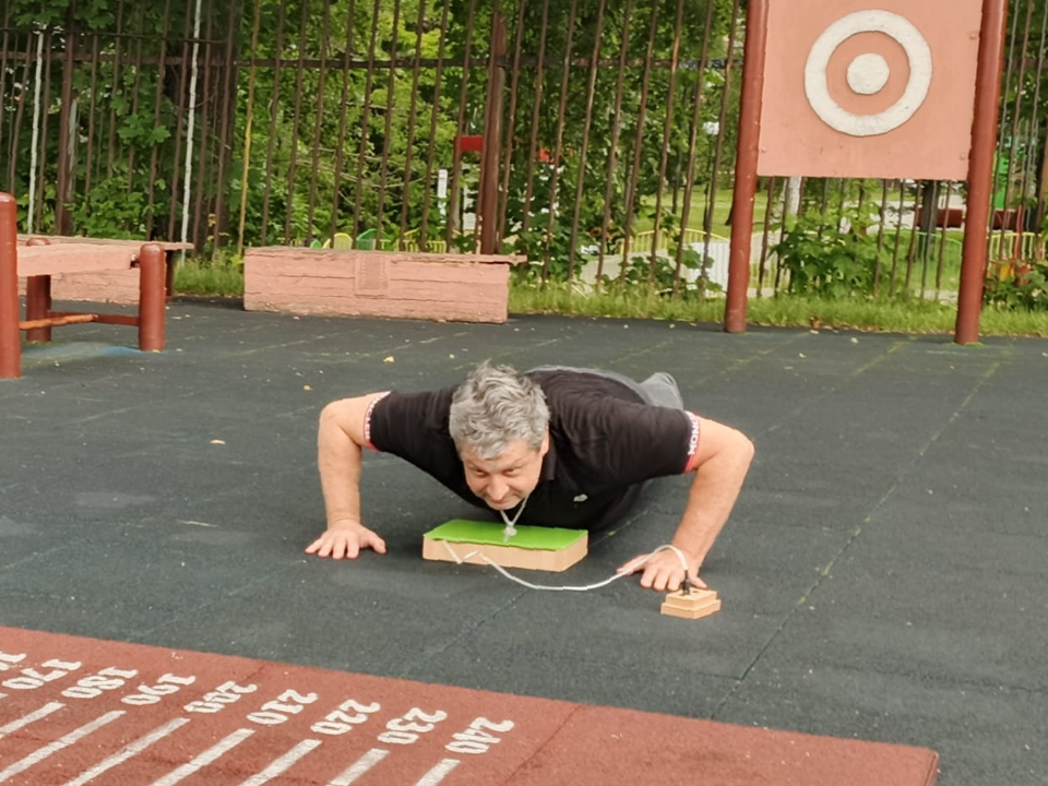 Известный электростальский шахматист и наставник сдал нормативы ГТО