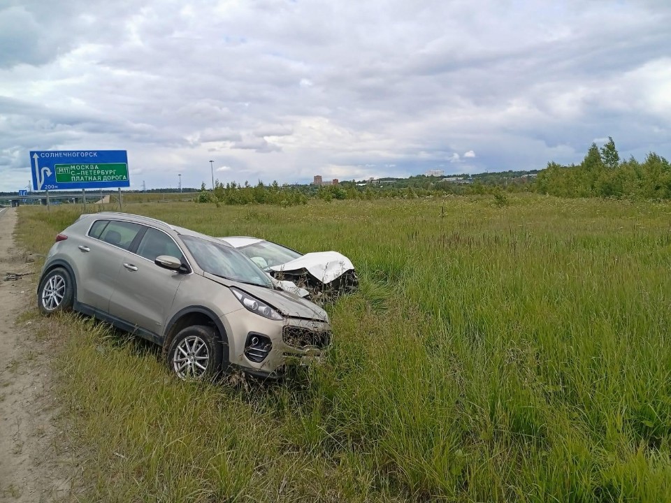 Спасатель оказал помощь водителю, пострадавшему в результате ДТП под Солнечногорском