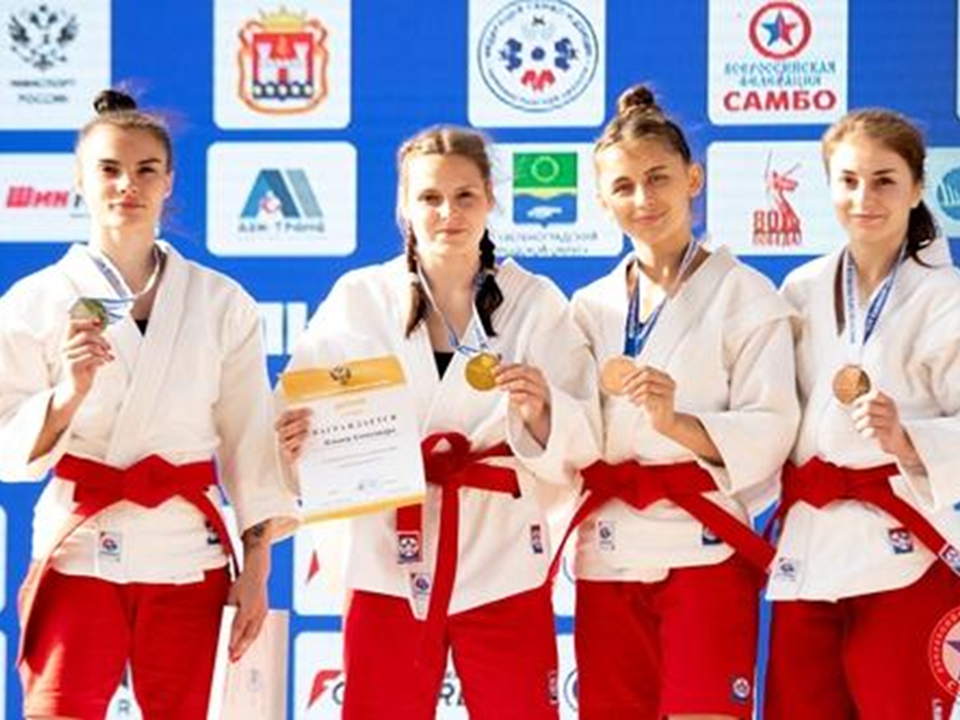 Две спортсменки из Подмосковья взяли медали на чемпионате России по пляжному самбо
