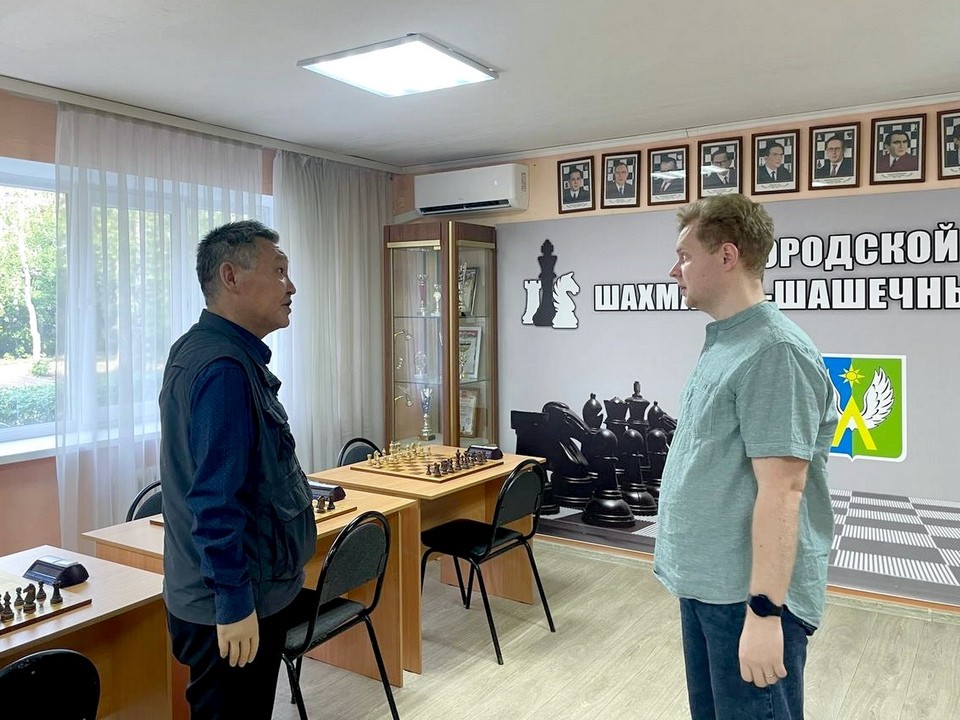 Луховицкий депутат Антон Минаев приобрел кондиционер для шахматного клуба
