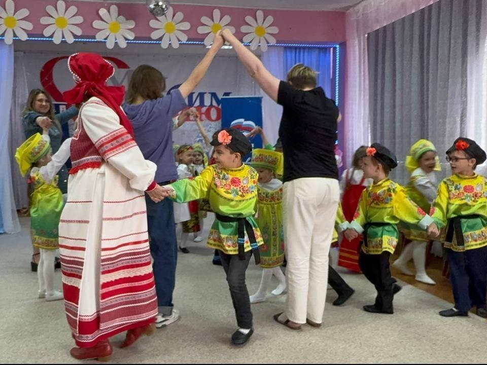 В химкинской школе прошел патриотический концерт, посвященный Дню единения славян