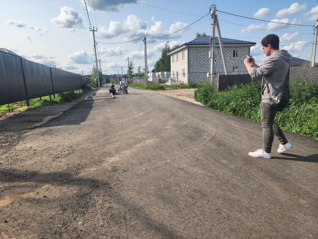 Улица Подмосковная в Пешкове получила новый асфальт и тротуар