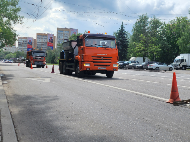 Дорожные службы завершают ямочный ремонт на Юбилейном проспекте в Химках