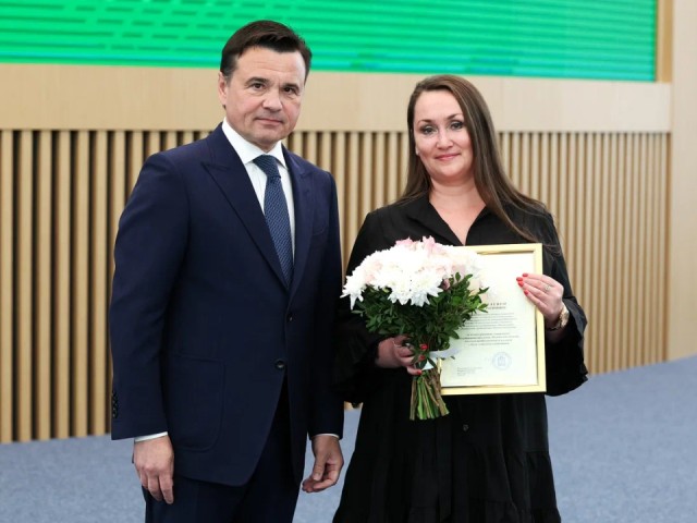 Помогает инвалидам и детям: соцработнику из Одинцова вручили награду