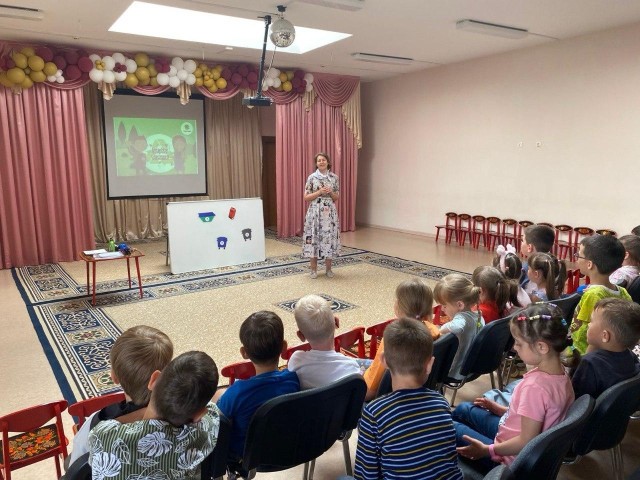 Детсадовцы Балашихи узнали, зачем нужны разноцветные контейнеры для мусора