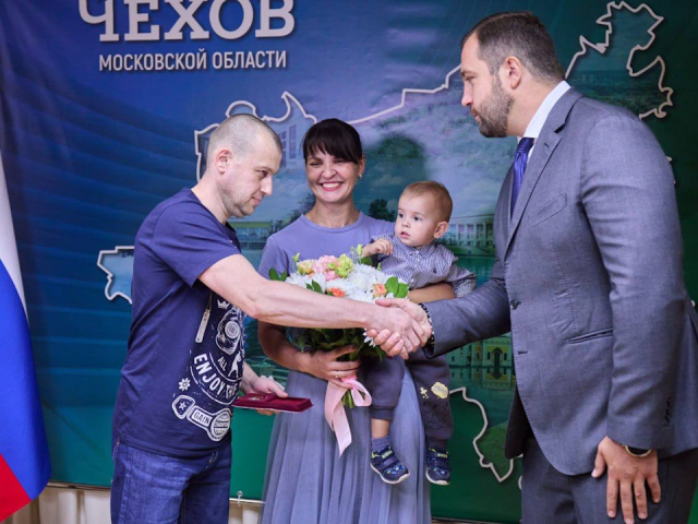 Участнику боевых действий из Чехова вручили медаль «За храбрость»