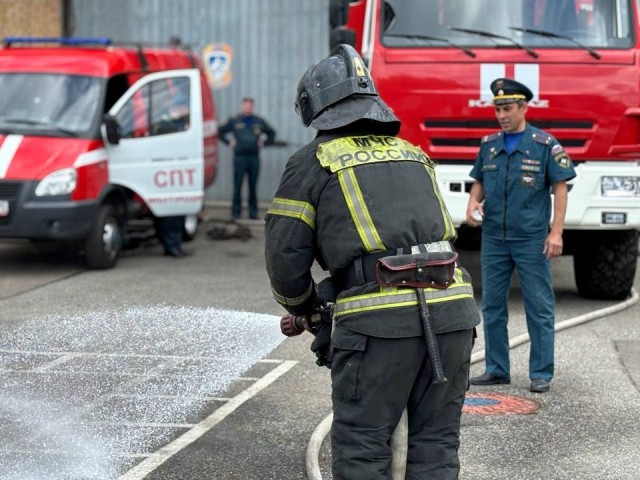 Смыли сажу и копоть: в Мытищах с почестями проводили на пенсию огнеборца
