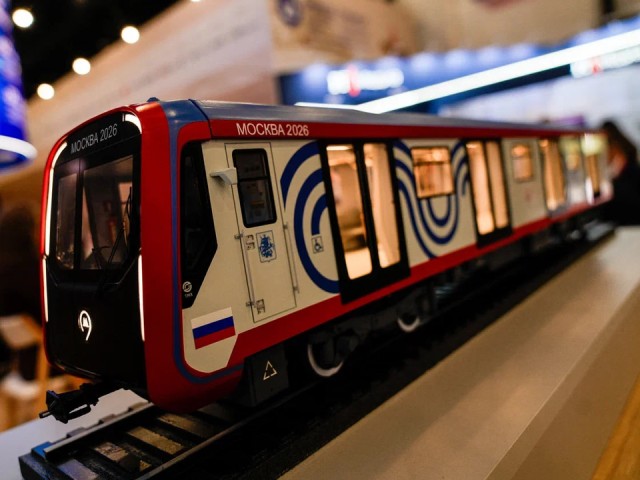 Завод «Метровагонмаш» представили на ПМЭФ модель поезда «Москва-2026»