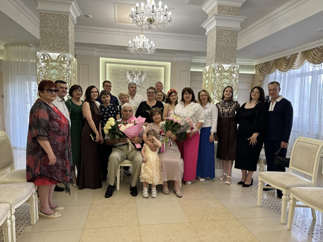 Супруги Баталовы отметили 50-летие свадьбы в Солнечногорске