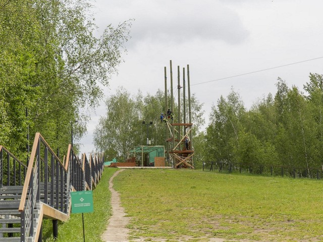 В парке «Авангард» Электростали установили экстремальный аттракцион