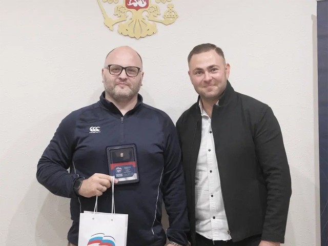 В Красногорске вручили партийные билеты