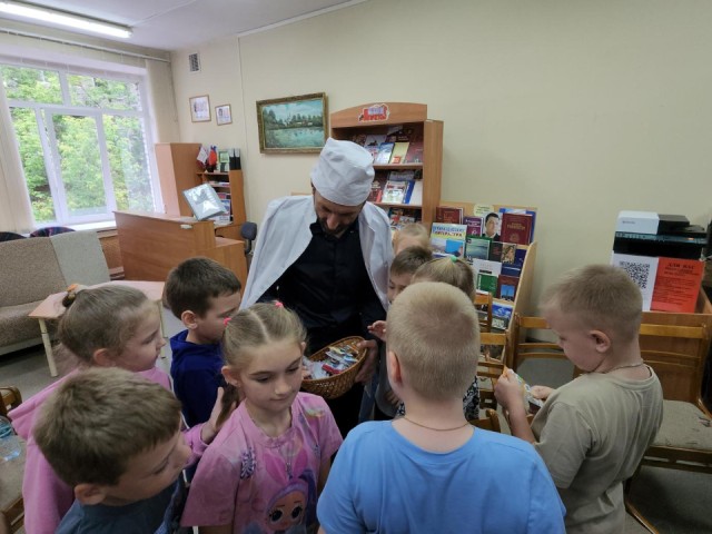 Доктор Неболейкин в библиотеке научил детей Лобни здоровым привычкам