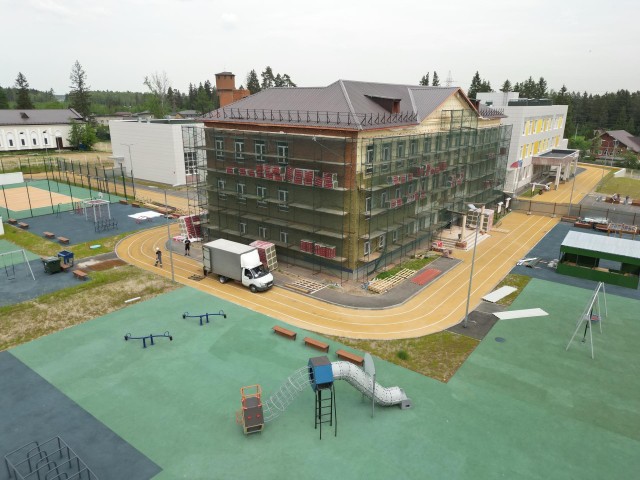В Поваровской школе начались кровельные и фасадные работы
