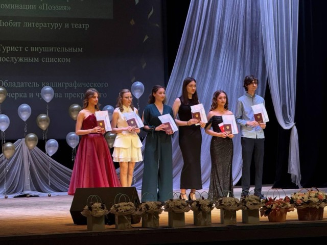 Подольских выпускников поздравили с окончанием школы