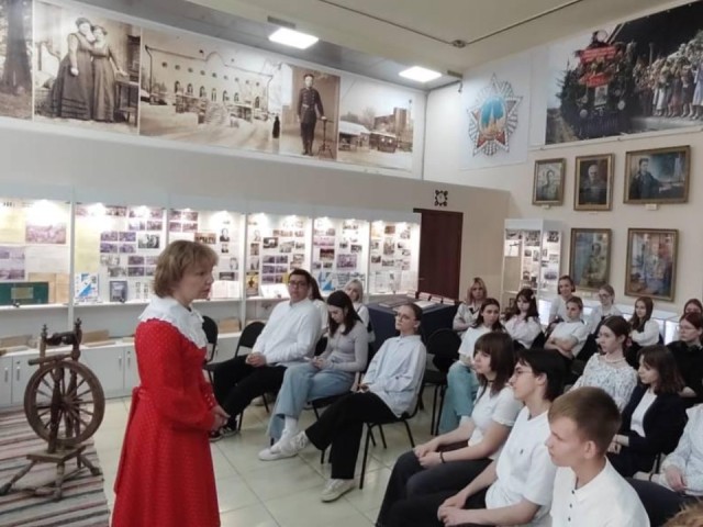 Студенты колледжа «Энергия» погрузились в мир славянской культуры на выставке