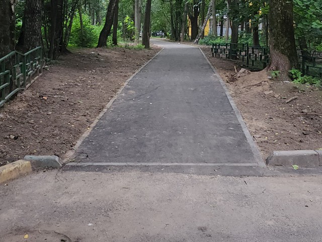 Тротуар от торгового центра до улицы Марченко отремонтируют в Свердловском