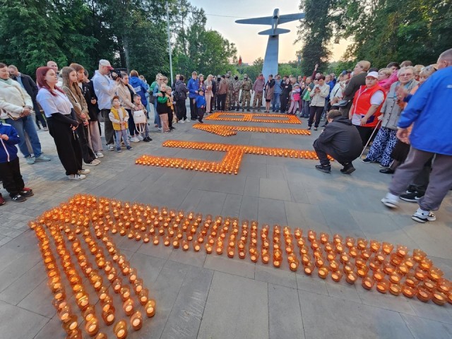 В Истринском парке зажгли 1418 свечей в память о войне