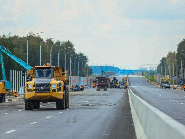 Дорожные службы приступили к уборке дороги в Бурцеве