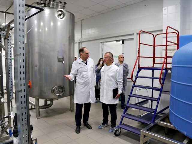 Депутат Коган побывал на предприятии по производству лекарств в Оболенске