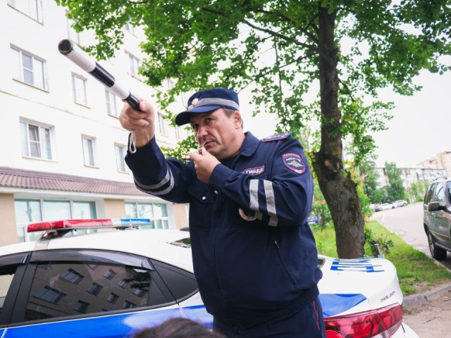 Рузские сотрудники Госавтоинспекции напомнили правила безопасности воспитанникам летнего лагеря