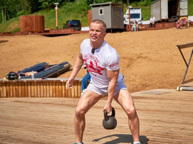Красногорский «Ярополк» провел кроссфит-тренировку на пляже реки Синички