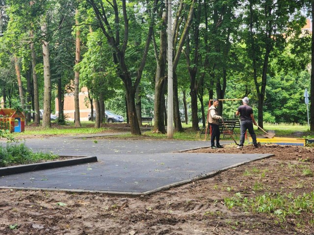 В Пущине завершили асфальтирование двора в микрорайоне «Г»