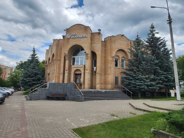Супруга погибшего участника СВО попросила решить проблему с протекающей крышей