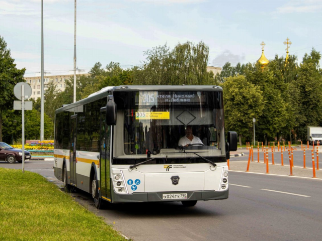 На маршрут №305 в Дзержинском добавят четыре автобуса по выходным дням