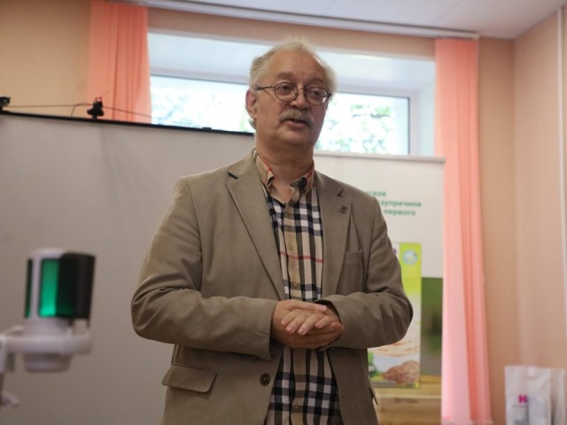 Ведущий Первого канала провел лекцию в Серпуховском родильном доме