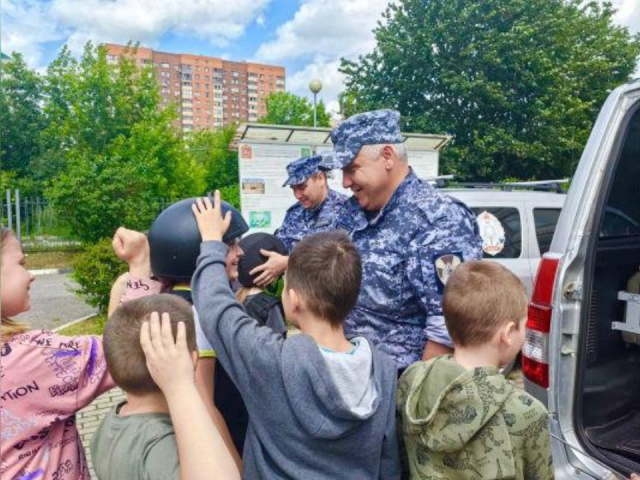 Росгвардия провела познавательную встречу с детьми из Ивантеевки