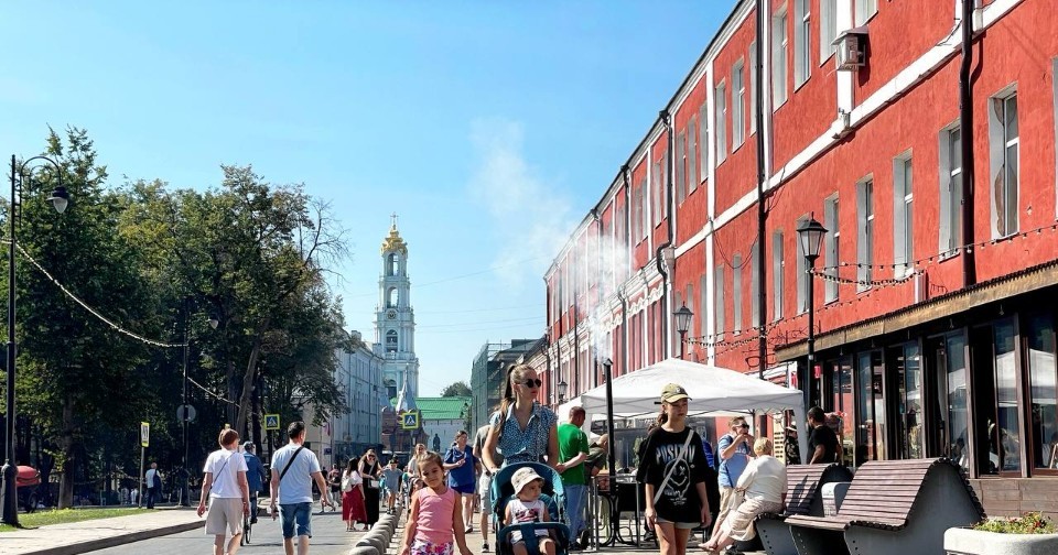 Turk ayol ozini veb-kamerada korsatmoqda.