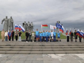 Участники эстафеты «Бег Гармонии» почтили память панфиловцев в Волоколамском округе