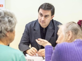 Глава Реутова ответил на вопросы жителей о ЖКХ и транспорте