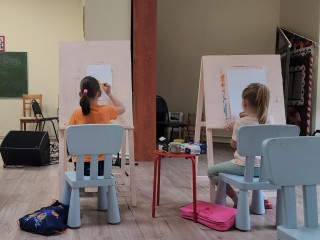 Изостудия «Ладошки» из Лобни приглашает жителей города на летнюю выставку