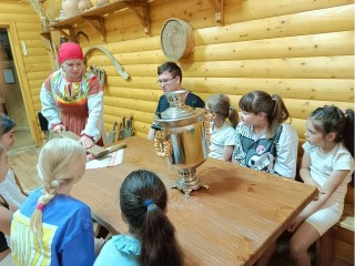 На мастер-классе в бронницком музее побывают в русской избе и распишут волчок