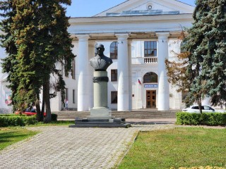 Возле Дворца культуры «Химик» обустроят пешеходные зоны и установят качели