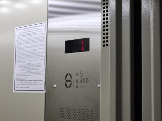 В Балашихе вандалы похитили камеру из нового лифта