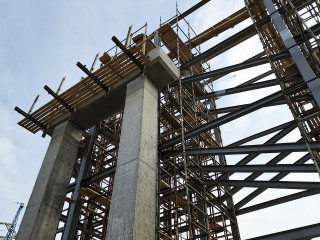 В Лобне до конца года завершат строительство перехода через железную дорогу