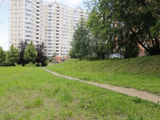 Двор на проспекте Мира привели в порядок по просьбе жителей