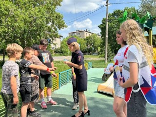 Автоинспекторы и волонтеры напомнили об опасностях, подстерегающих пешеходов во дворах