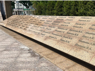 В Мытищах восстановили имена героев на мемориале «Воин-победитель»