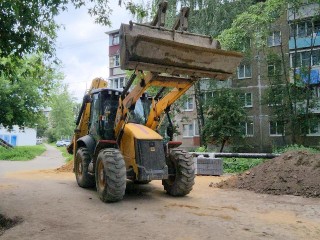На улице Жуковского в Луховицах начали благоустраивать двор