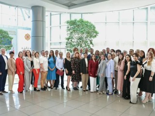 Подмосковные медработники получили сертификаты на квартиры
