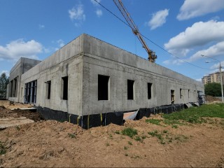 В новом ФОК Лобни завершают установку перегородок