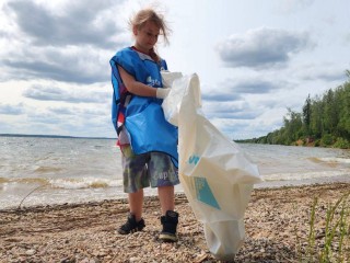 Добровольцы привели в порядок берег Рузского водохранилища
